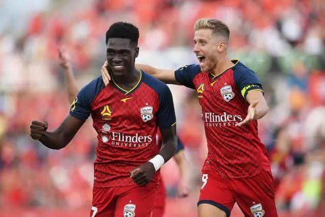 哈利伯顿26+11库里25+10+5 步行者力克勇士